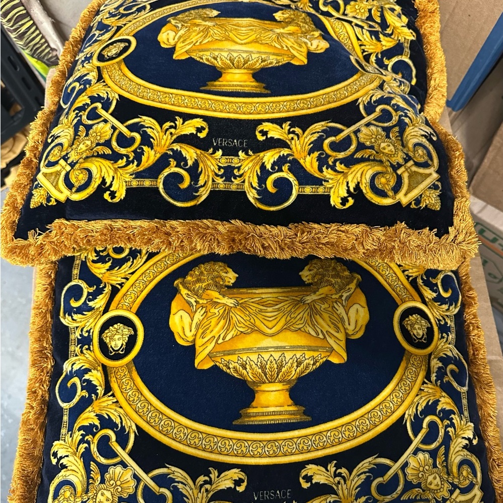 🔥Versace Barocco Medusa Reversible Pillows🔥 - Picture 6 of 6